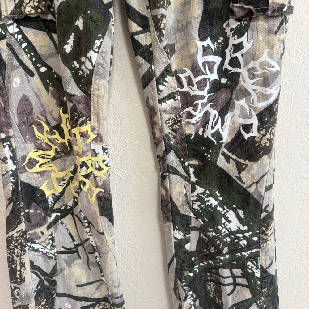 Smoke Rise Red Camo Cargo Pants Women's Size M Flare Leg Graphic Print Like New! - Picture 7 of 16